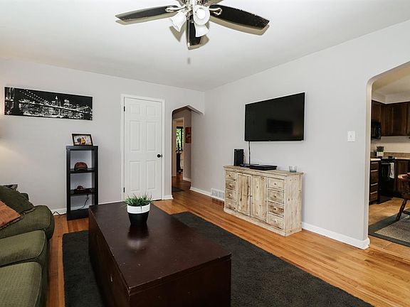 4th image of 11725 Manor Lake Dr