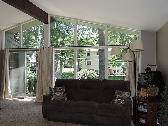 4th image of 4168 Woodstock Dr
