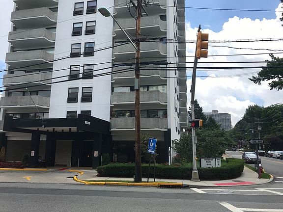 3rd image of 1600 Center Ave APT 4B