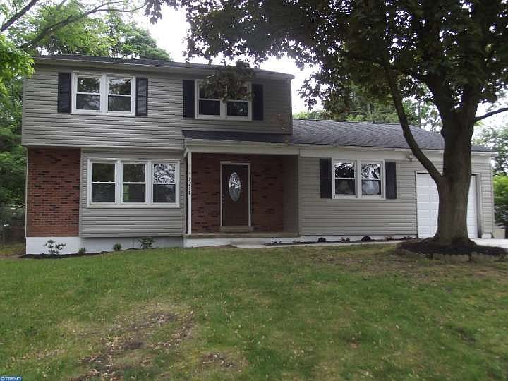 1st image of 2216 Lancashire Dr