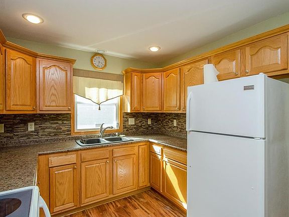 5th image of 5325 Harbet Ave NW