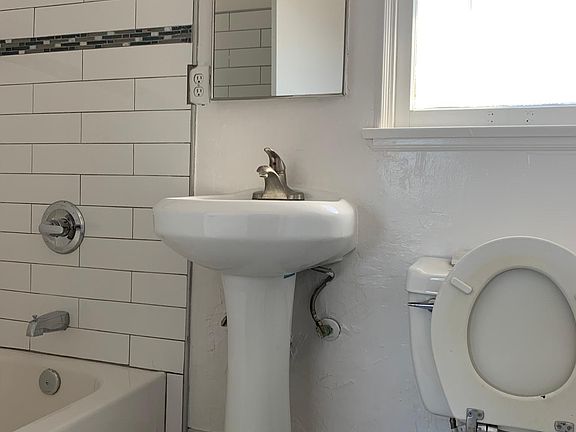 5th image of 6621 La Jolla Blvd