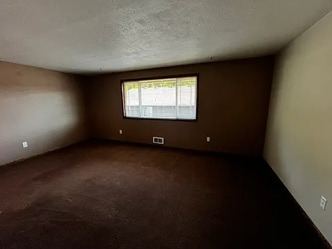 468 NE 6th Ave — Photo 11