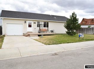421 Windmill Rd, Glenrock, WY 82637