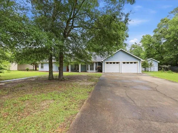 2564 Highland Park Dr, Orange, TX 77632