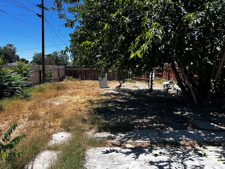 300 Hughes Ln #1/2 — Photo 8