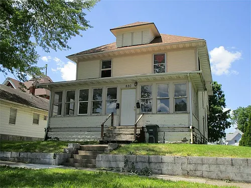 820 W 2nd St Photo 1