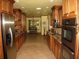 1822 Coventry Ln, Nichols Hills, OK 73120