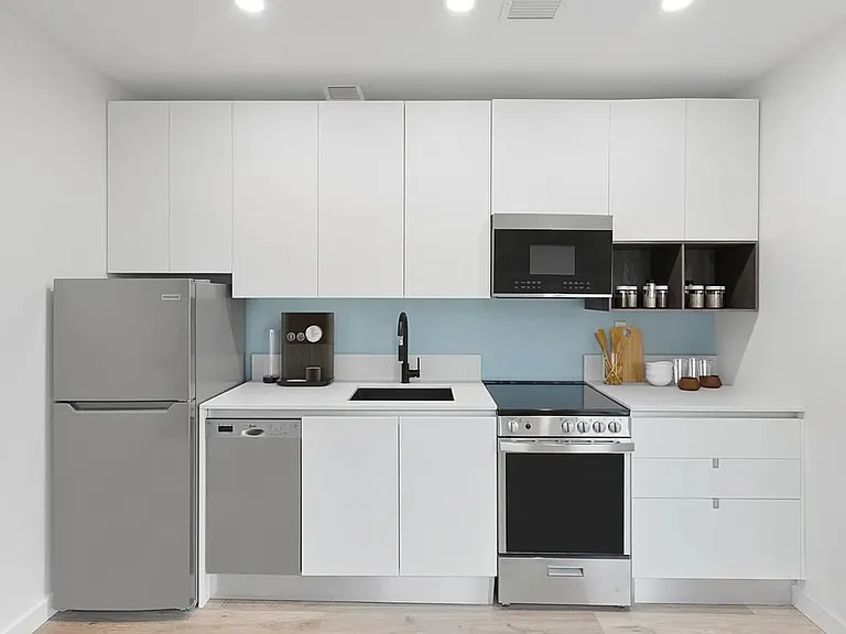 1638 Park Ave #9B — Photo 2