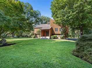 13 Meadow Park Rd, Baldwin Place, NY 10505