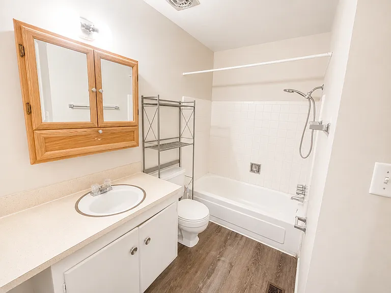 347 N 400 E — Photo 9