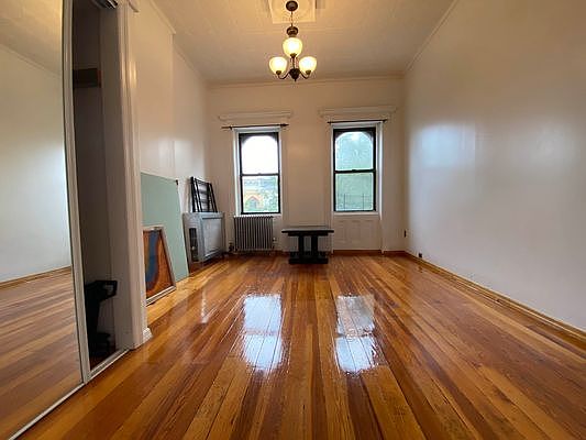 2nd image of 242 Kingsland Ave APT 3R