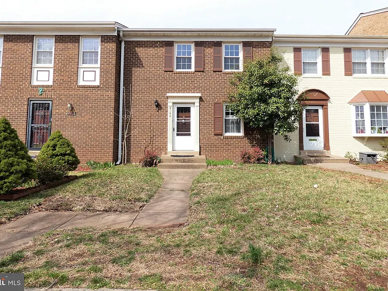 4128 Hamlin Ct — Photo 1