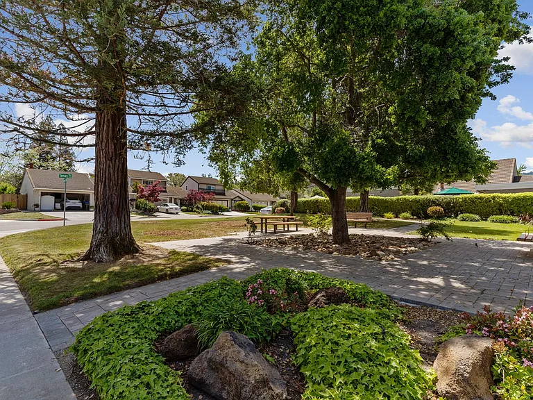 333 Lone Oak Dr — Photo 37
