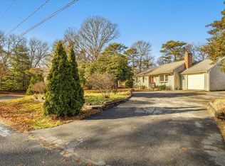 386 Bishops Ter, Hyannis, MA 02601