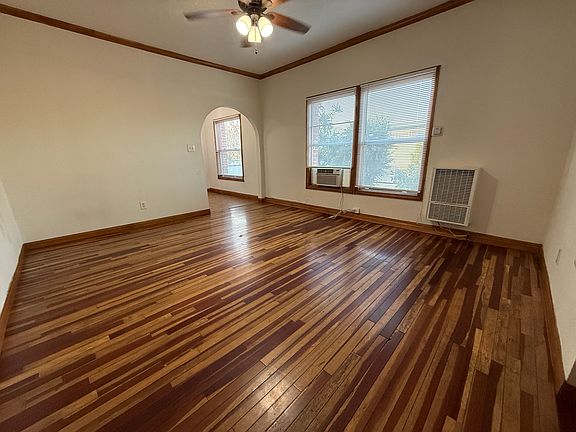 3rd image of 1112 N Kingsley Dr APT 18