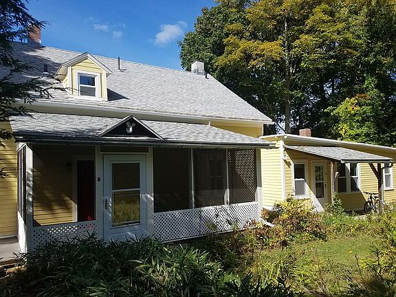 Unit A screen porch entrance