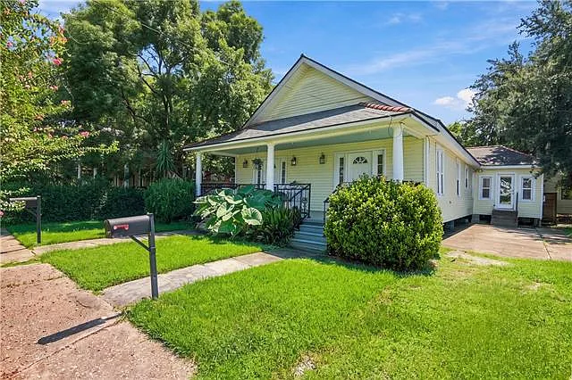 2 bed, 1.0 bath, 950 sqft, $1,800 — Photo 2