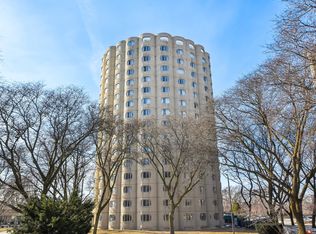 Hilliard Tower Senior, Chicago, IL 60616