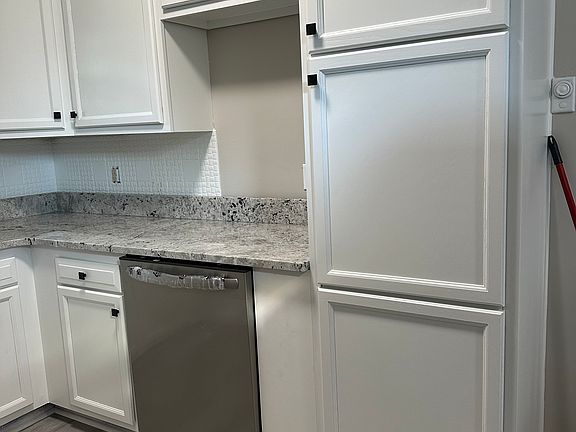 4th image of 1512 W Randolph St #B