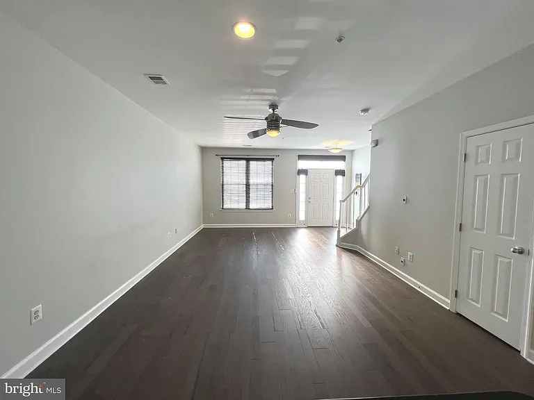 2724 Oak Leaf Ct — Photo 2