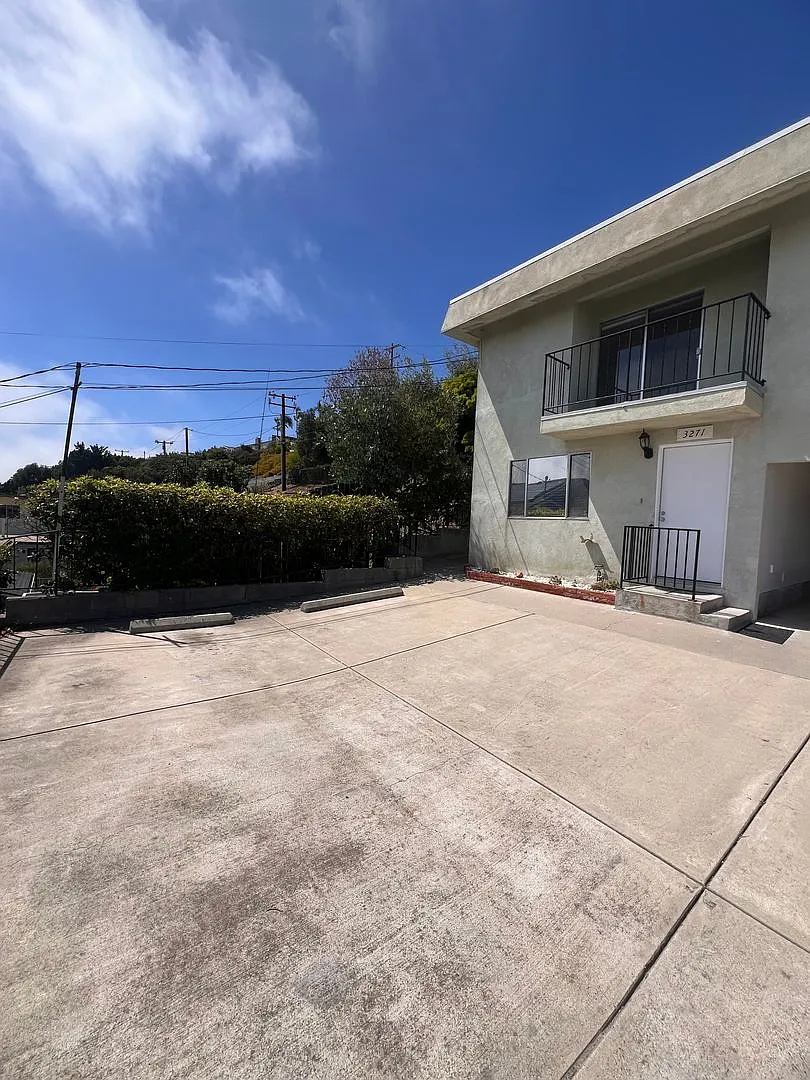 Building Photo - 3263-3275 Hilltop Dr