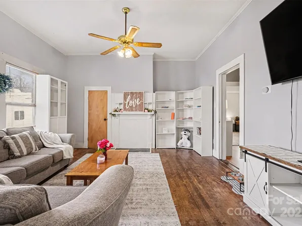 911 N Walnut St, Kannapolis, NC 28081