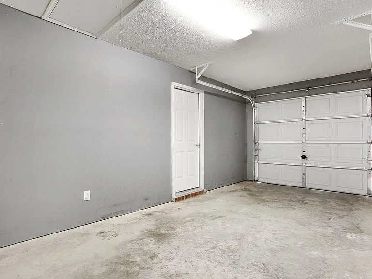 2115 Walberg Dr — Photo 25