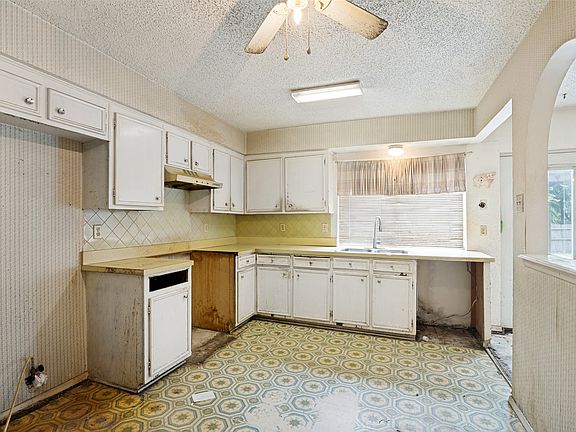 5th image of 1805 Bosque Dr