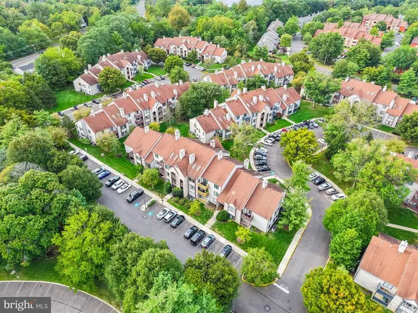 4610 Aberdeen Dr, Mount Laurel, NJ 08054