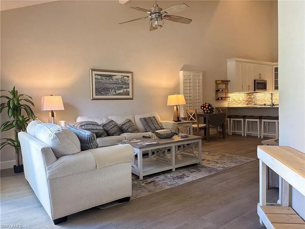 2 bed, 2.0 bath, 1133 sqft, $5,400 — Photo 3