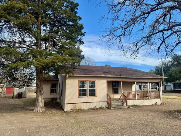 367 5th St, Deport, TX 75435