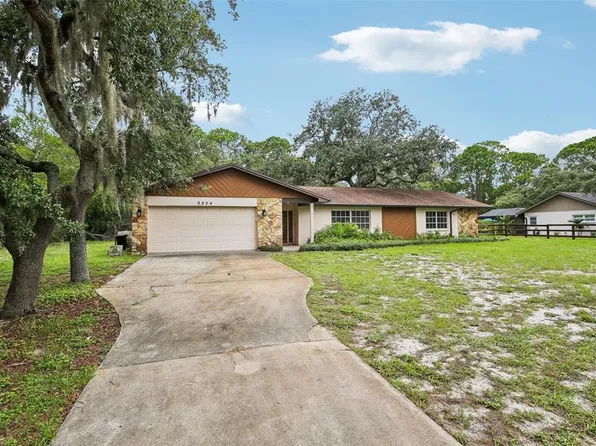 9224 Lakeview Dr, New Port Richey, FL 34654