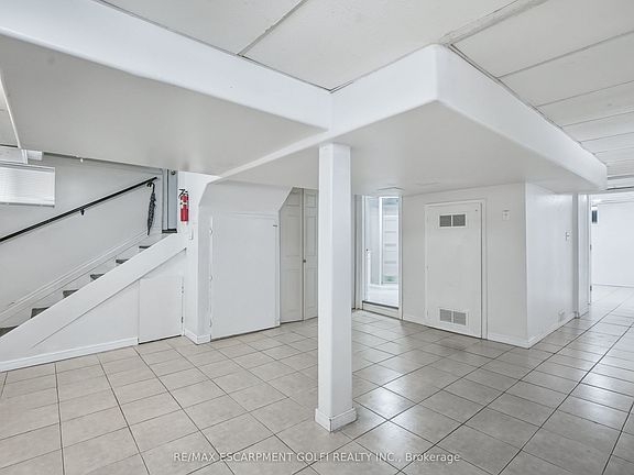 2nd image of 4989 Willmott St