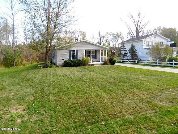 3rd image of 50213 Crescent Dr