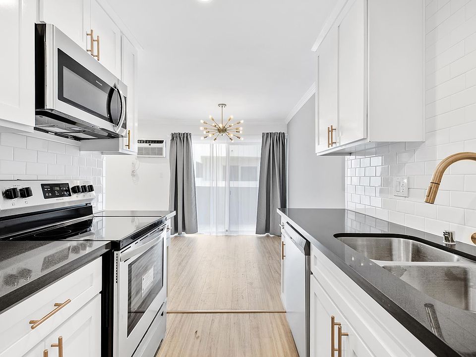 1st image of 960 Larrabee St APT 214