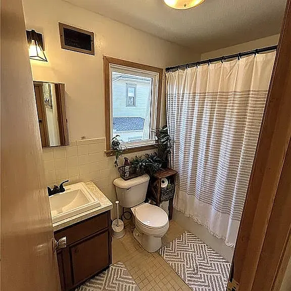 2 bed, 900 sqft, $1,250 — Photo 3