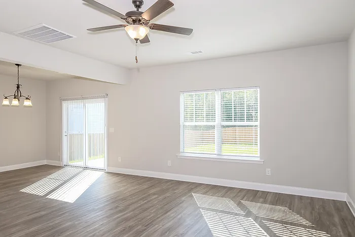220 Pebble Ln — Photo 4