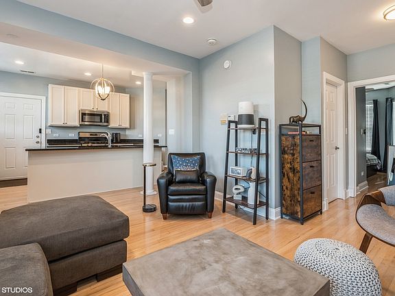 2nd image of 6817 N Lakewood Ave APT 3E