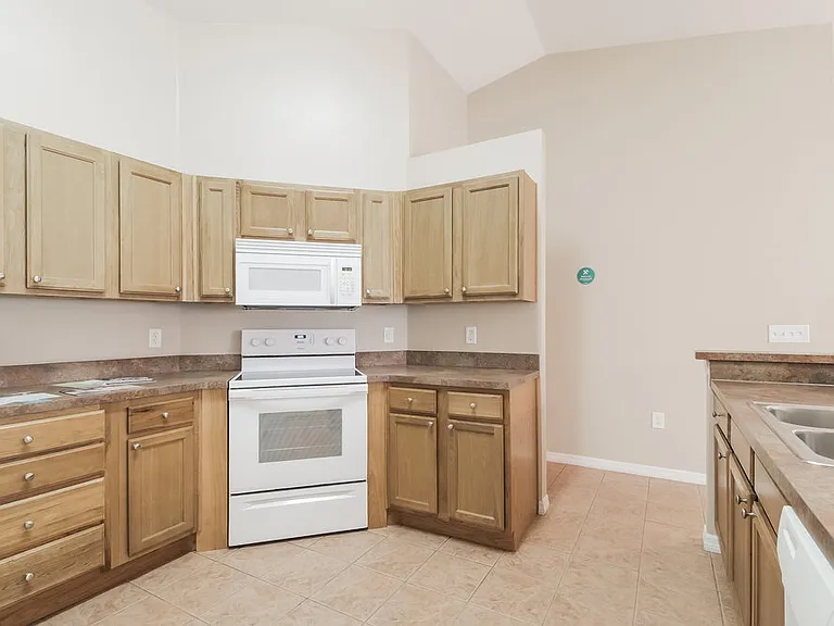 2131 Colonial Woods Blvd — Photo 6