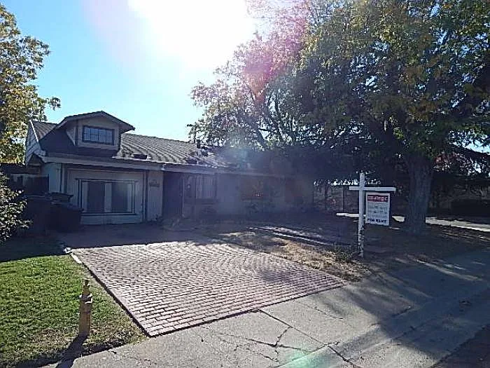 3600 Centinella Dr photo 1