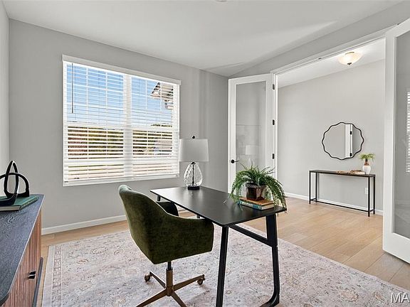 5th image of 528 Edison Way