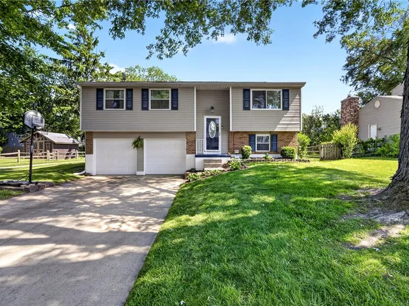 817 W Martindale Rd, Englewood, OH 45322