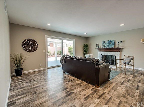 SPACIOUS LIVING ROOM WITH FIREPLACE & CUSTOM MANTEL, NEW UPGRADED FLOORING, RECESSED LIGHTING, FRESH