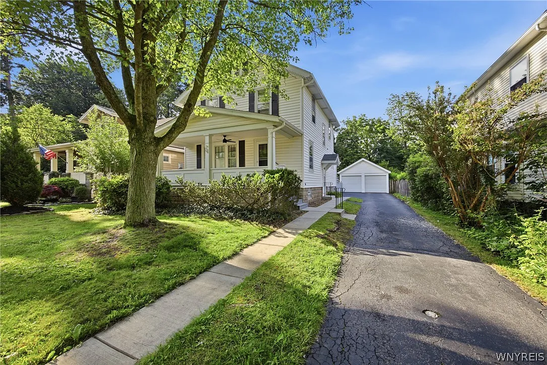 3 bed, 1.5 bath, 1810 sqft, $3,400 — Photo 2