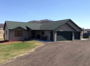 25520 Pleasant Valley Dr, Richland Center, WI 53581
