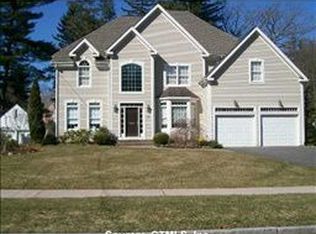 97 Walbridge Rd, West Hartford, CT 06119