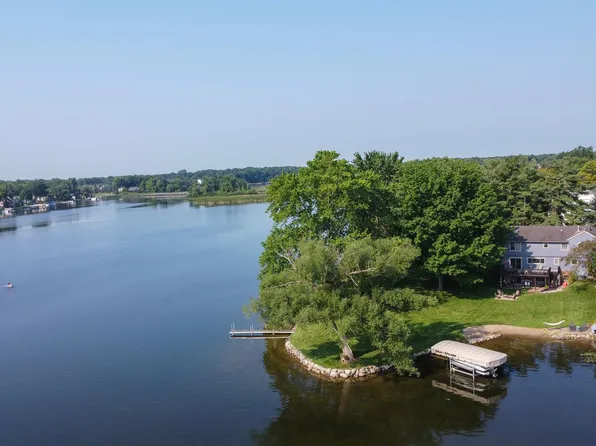 1395 Delmonte St, Wolverine Lake, MI 48390