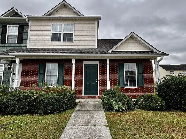 207 Ashwood Dr — Photo 1