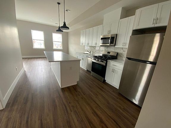 5th image of 120-122 Elm St #8